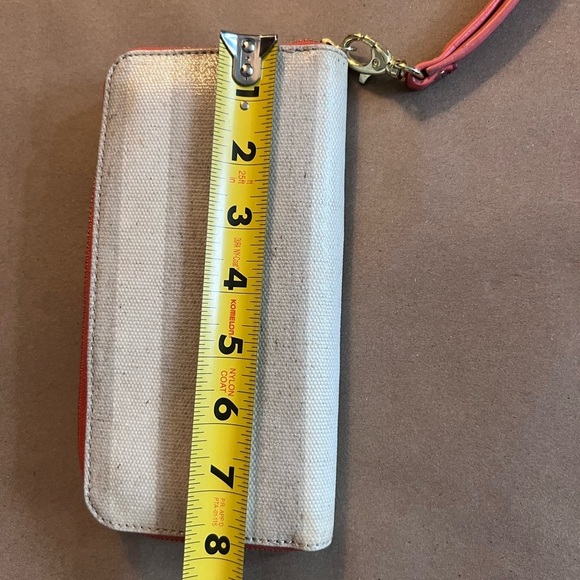 FOSSIL Wristlet Tan, Beige & Orange Leather Trim, Zip Around Wallet Full Size - Picture 6 of 7